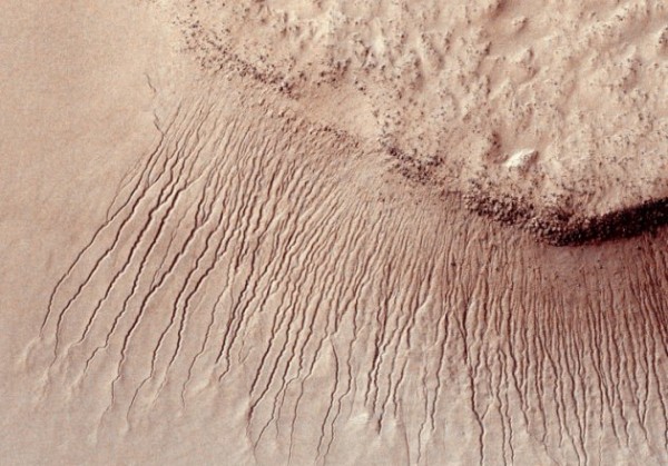 Вода на Марсе всё таки есть!